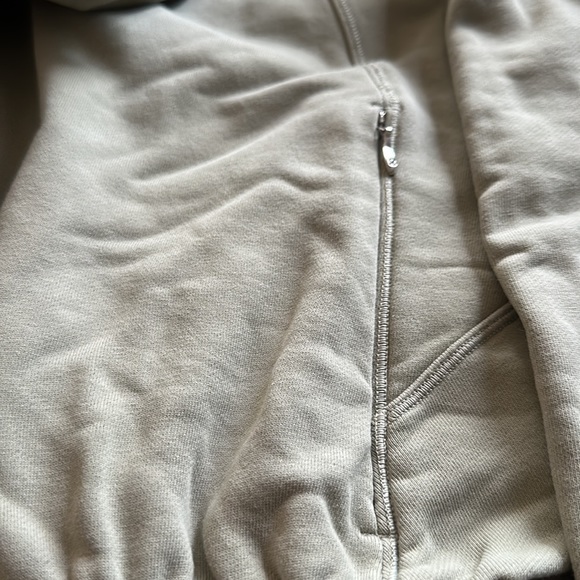 Lululemon, Full-zip Cropped Hoodie , olive color , size 8 , good condition - Picture 2 of 4